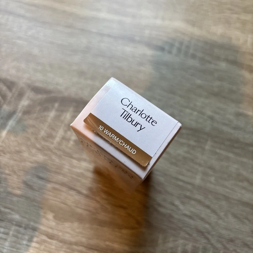 CHARLOTTE TILBURY Airbrush Flawless Foundation *10 Warm* 30ml / 1 oz